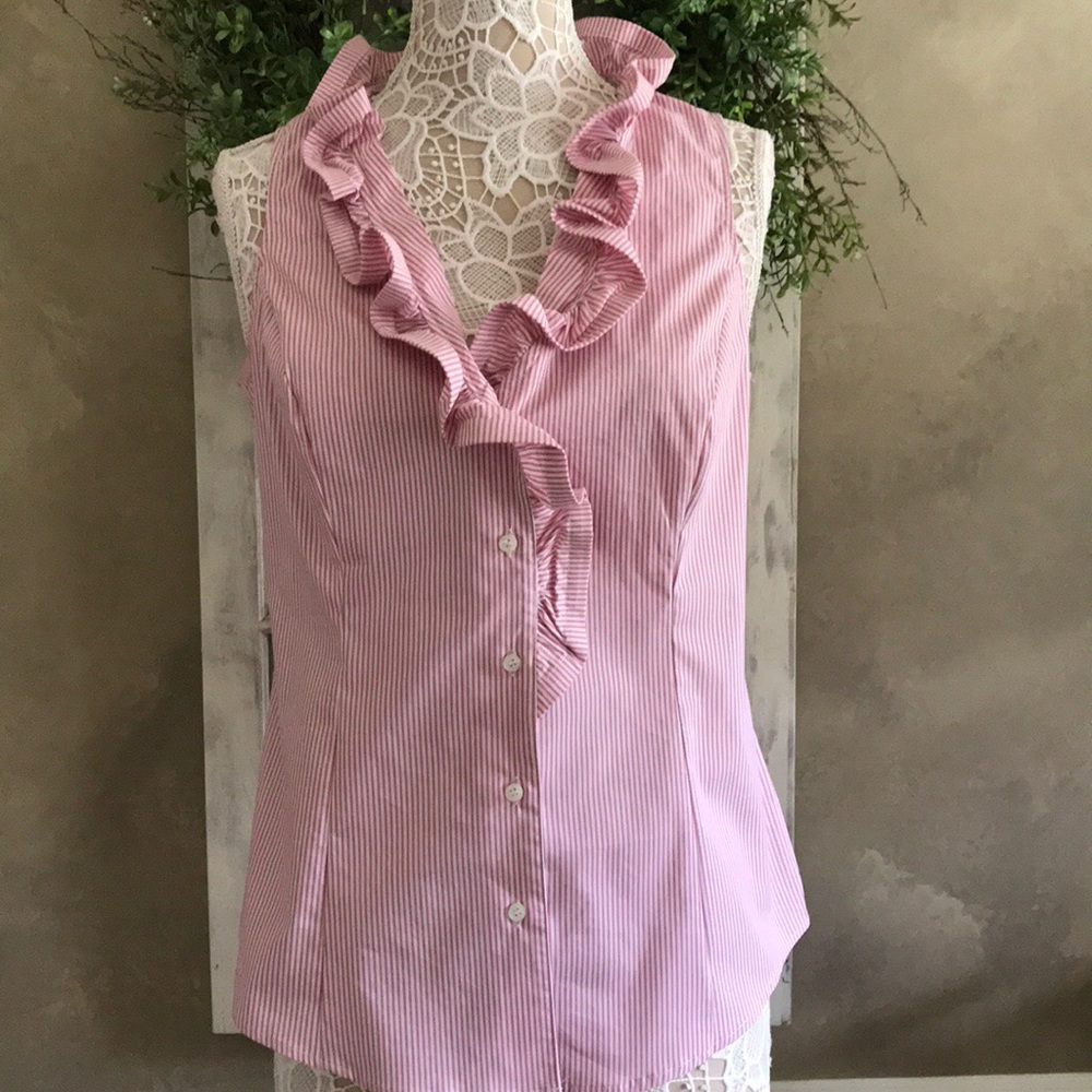 🌸New York & Company sleeveless pinstriped top M